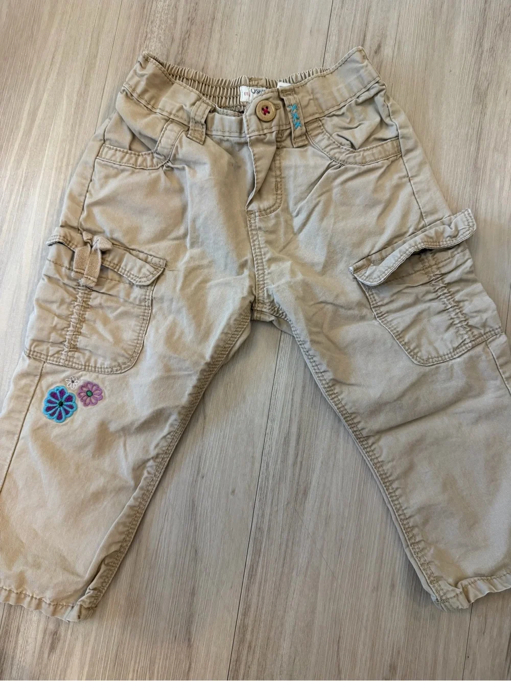Vintage Y2K Oshkosh Girls Cargo Pants with Floral Embroidery - Beige